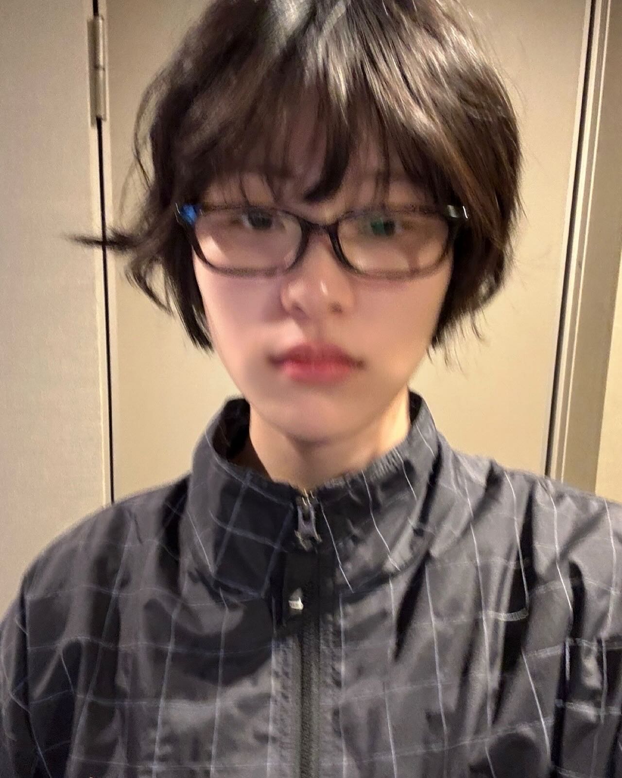 학씨 딸❤️💛사실 예전부터 단발좌
이수경의 힙한 일상룩에 숏컷 조합💇🏻‍♀️🎣너무 예뻐요 이미지5
