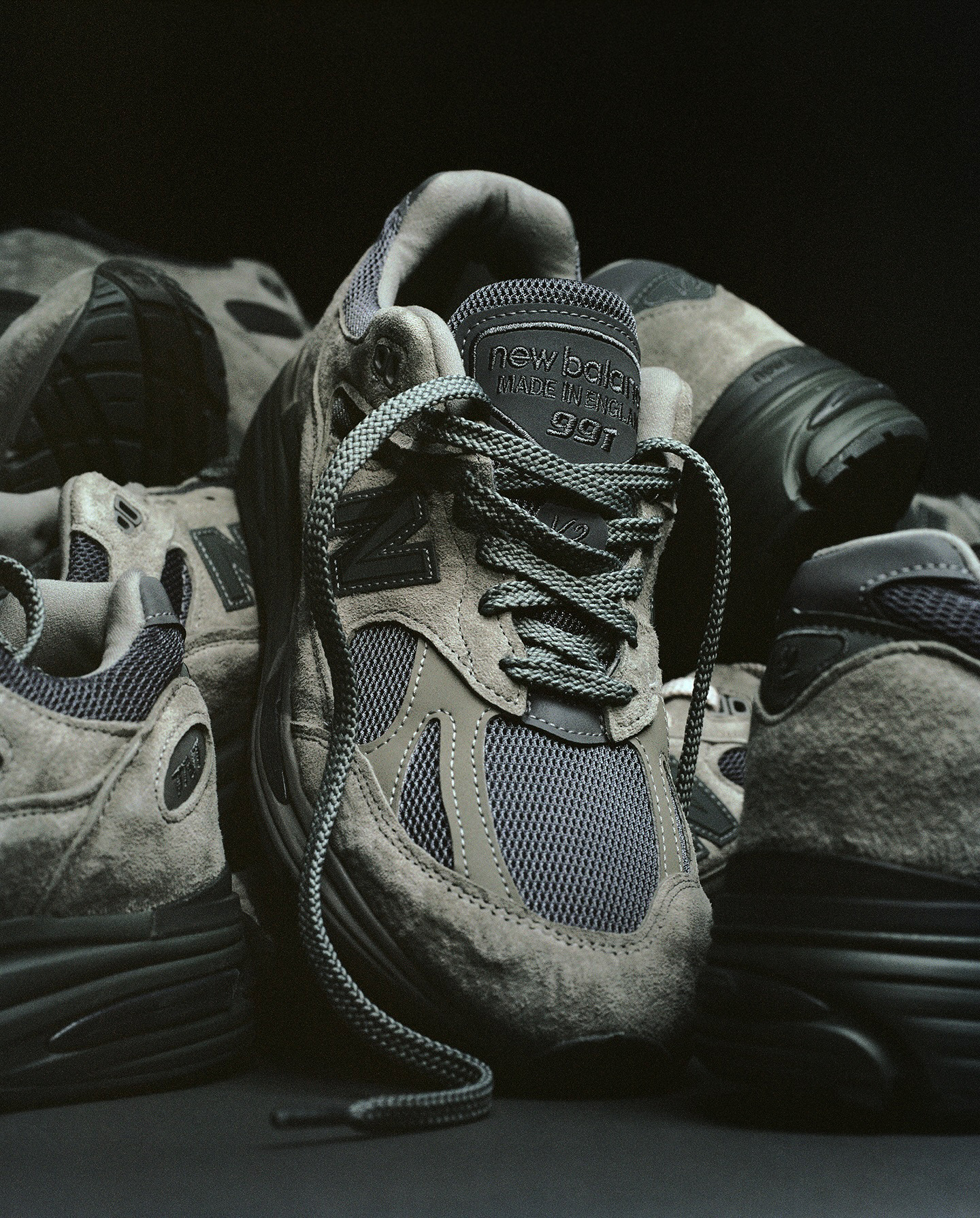 디네뎃 감성을 더한 991👟

디스이즈네버댓(thisisneverthat)과 뉴발란스(New Balance)가 다시 한번 클래식 아이템으로 돌아왔습니다.

MADE in UK 라인의 991v2를 베이스로, 세이지 그레이 컬러에 디네뎃의 감성이 들어간 슈즈입니다.

스트릿과 헤리티지의 조화🇰🇷🇬🇧 이미지3