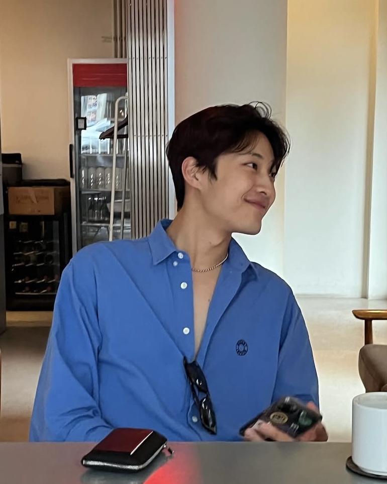 다들 하나는 있는 블루셔츠👔 이미지