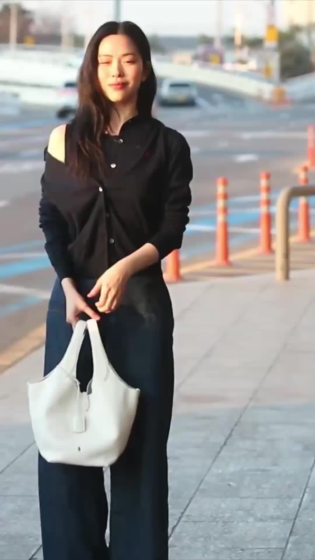 다시봐도 예쁜 류진🏇폴로 가디건룩 이미지