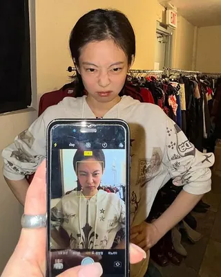 제니가 공개한❤️🖤코첼라 일기
준비 과정, 젠첼라 그리고 휴식 일상룩까지🔥😎잘난 제니 멋져 이미지