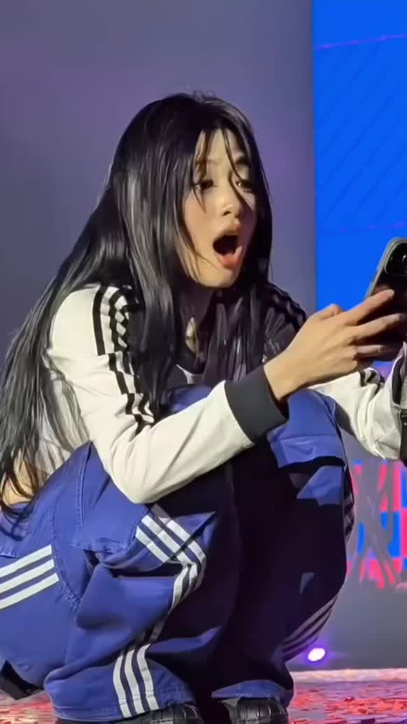 정아현 복근 선명도가…ㄷㄷ💙🖤쫌만 먹고 다들 운동하자 ㄱㄱ 이미지