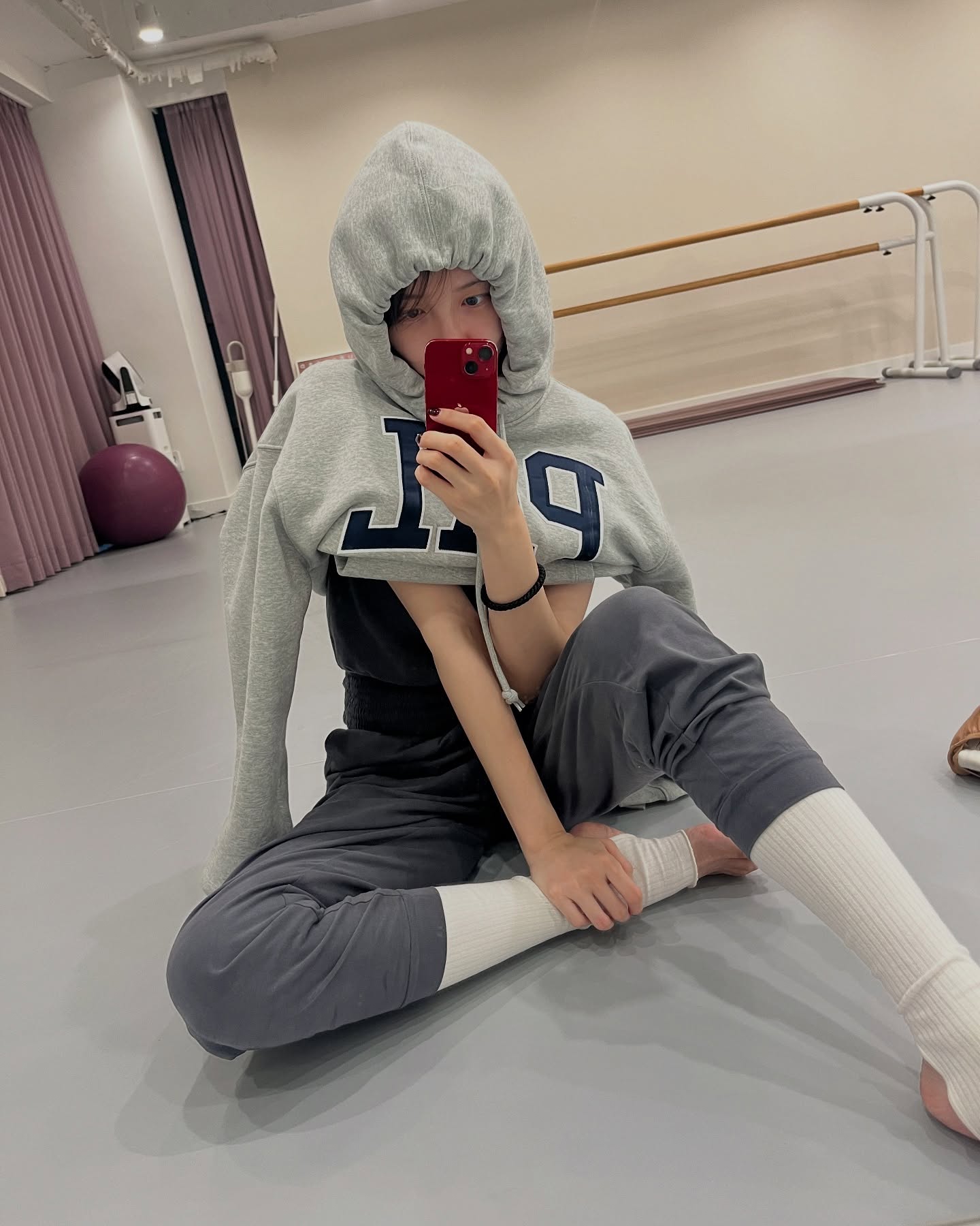 무궁무진한 후드의 매력🖤
꾸안꾸 코디에 찰떡인 후드 스타일링 이미지