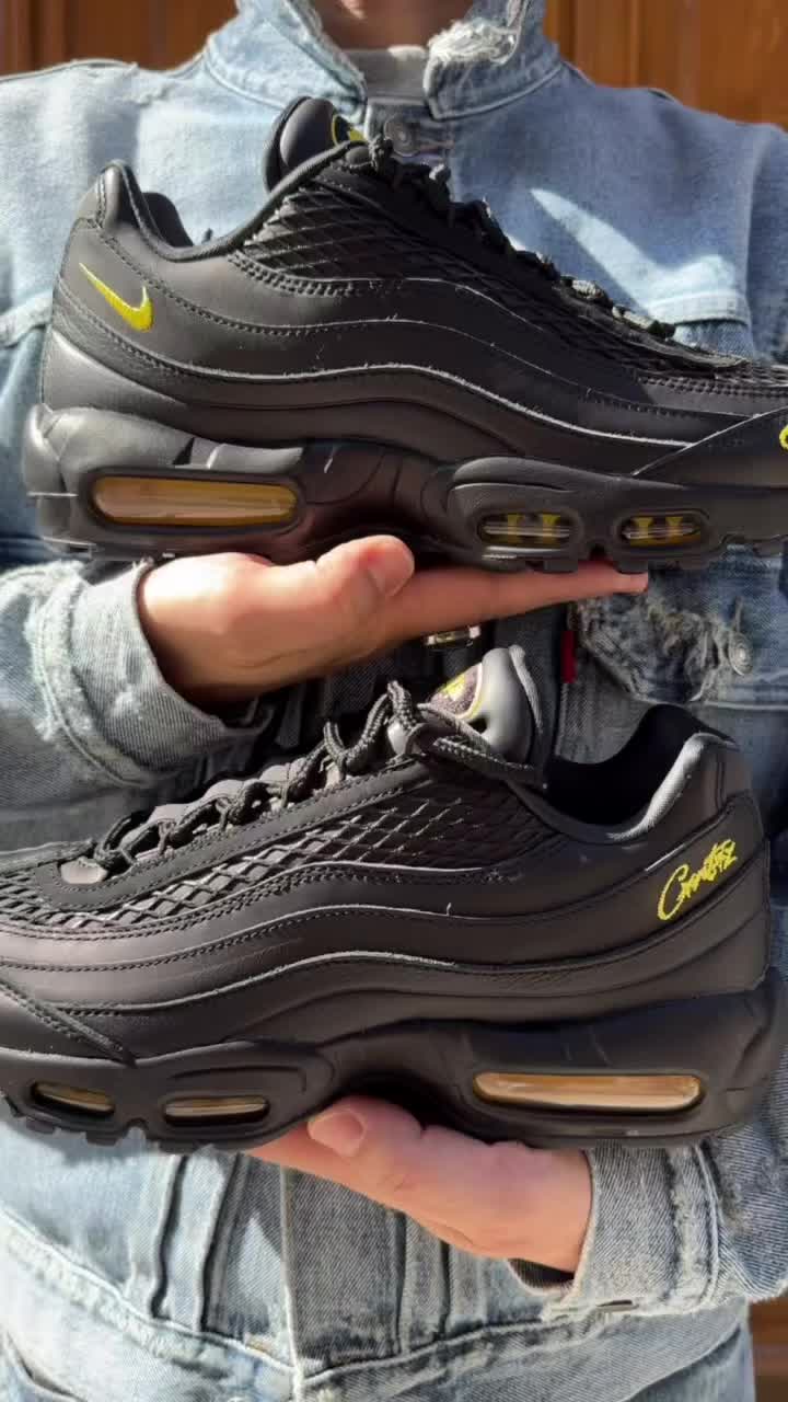 니고가 들고있는 코르테이즈 맥스😎👟 이미지