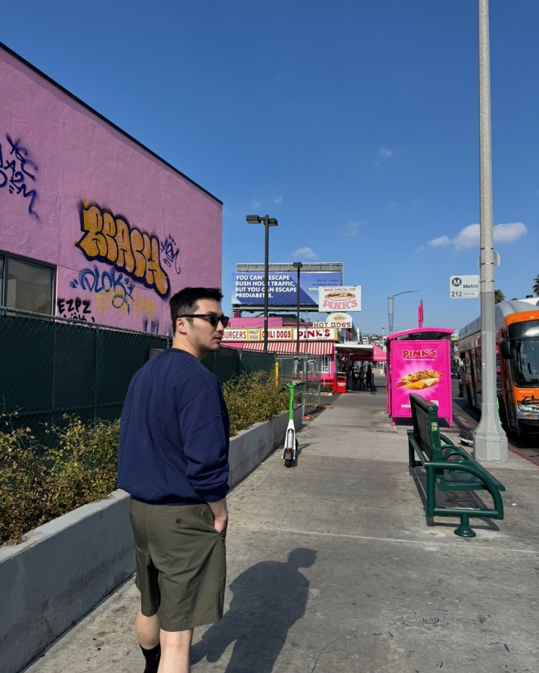이제는 얹을 준비☀️🕶️
스트릿한 룩에 포인트 아이템은 선글라스 하나면 충분. 이미지3