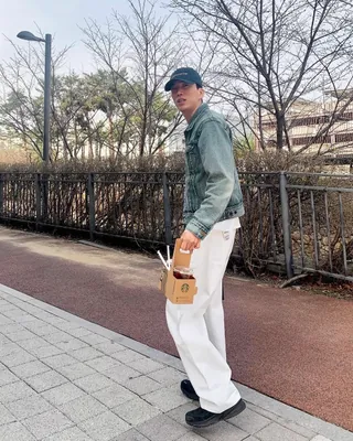 흰바지 걍 이렇게🐣 이미지