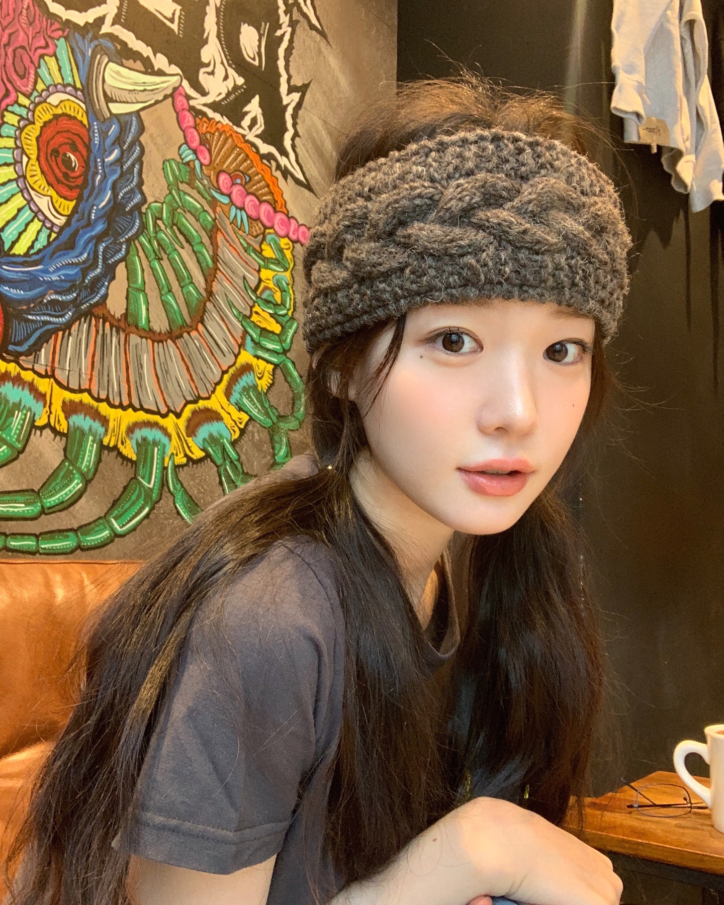 자다 일어났는데 트렌드 헤어❓
셀럽들이 픽한 부시시한 컬의 '고스트 컬'✨ 이미지5