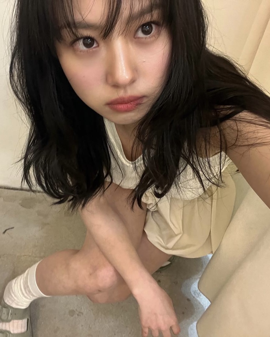 자다 일어났는데 트렌드 헤어❓
셀럽들이 픽한 부시시한 컬의 '고스트 컬'✨ 이미지7