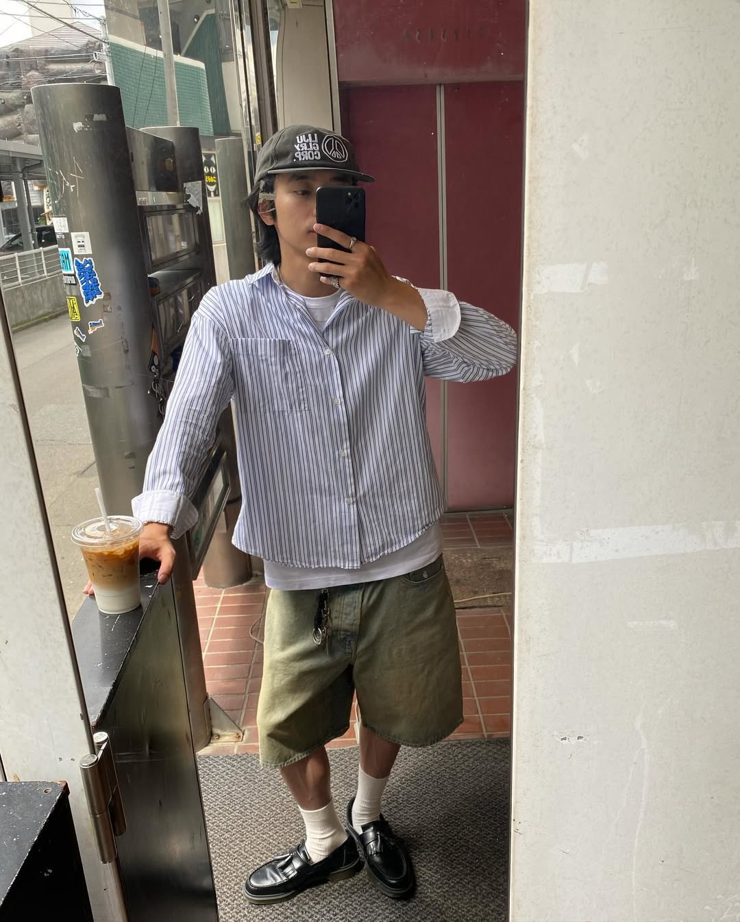 파란 줄무늬에 반바지 고 이미지7