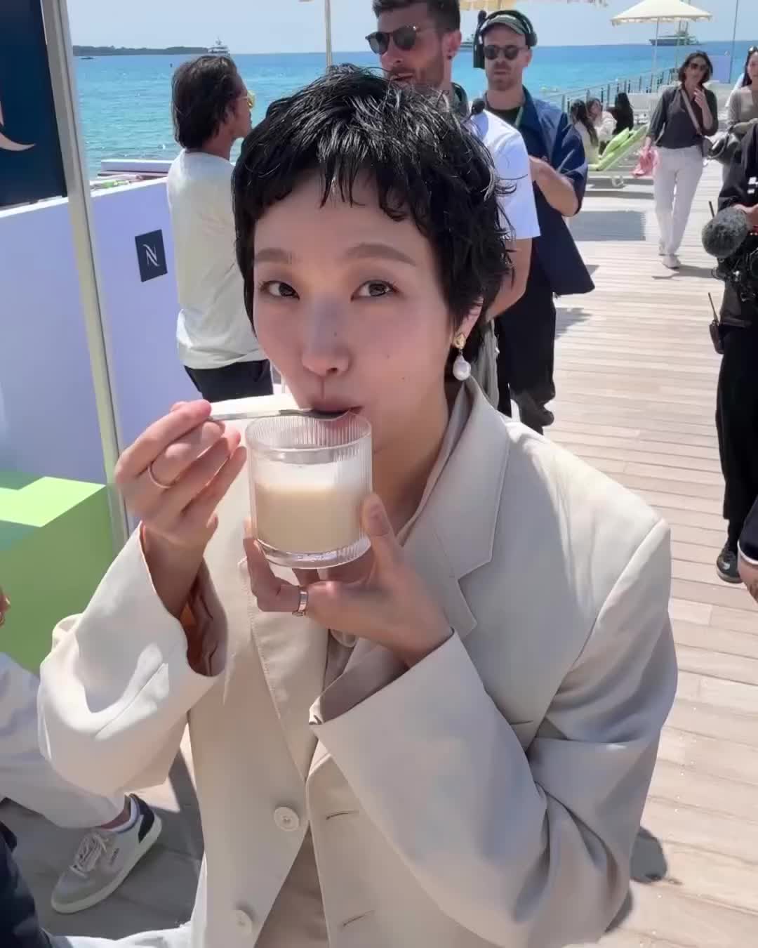 수지..😦아니, 고은언니 전설짤💚
그 비하인드 숏컷 근접💇🏻‍♀️너무 우아하고 예뻐욤 이미지