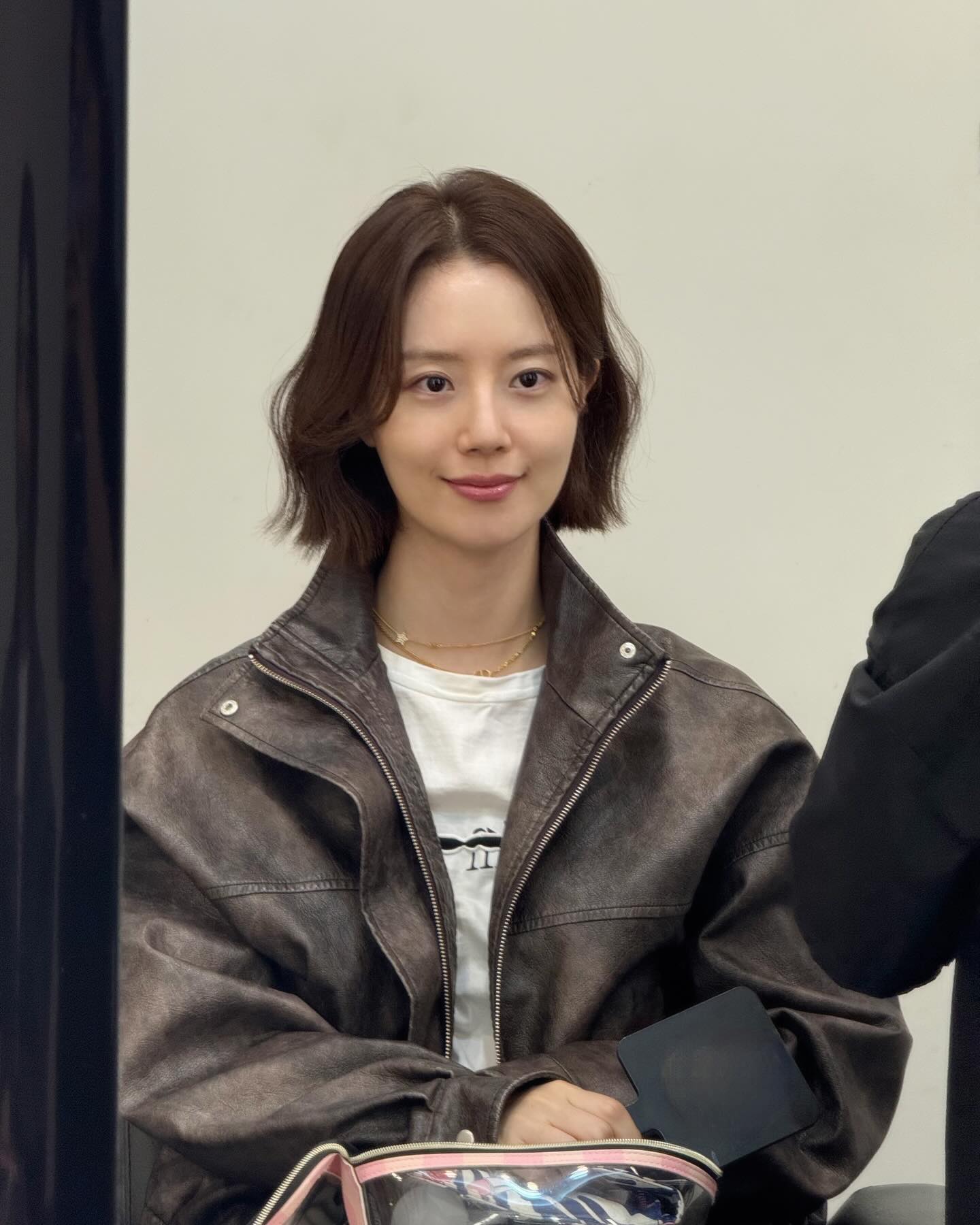 단발병 오는 문채원 뉴 헤어🙍🏻‍♀️ 이미지