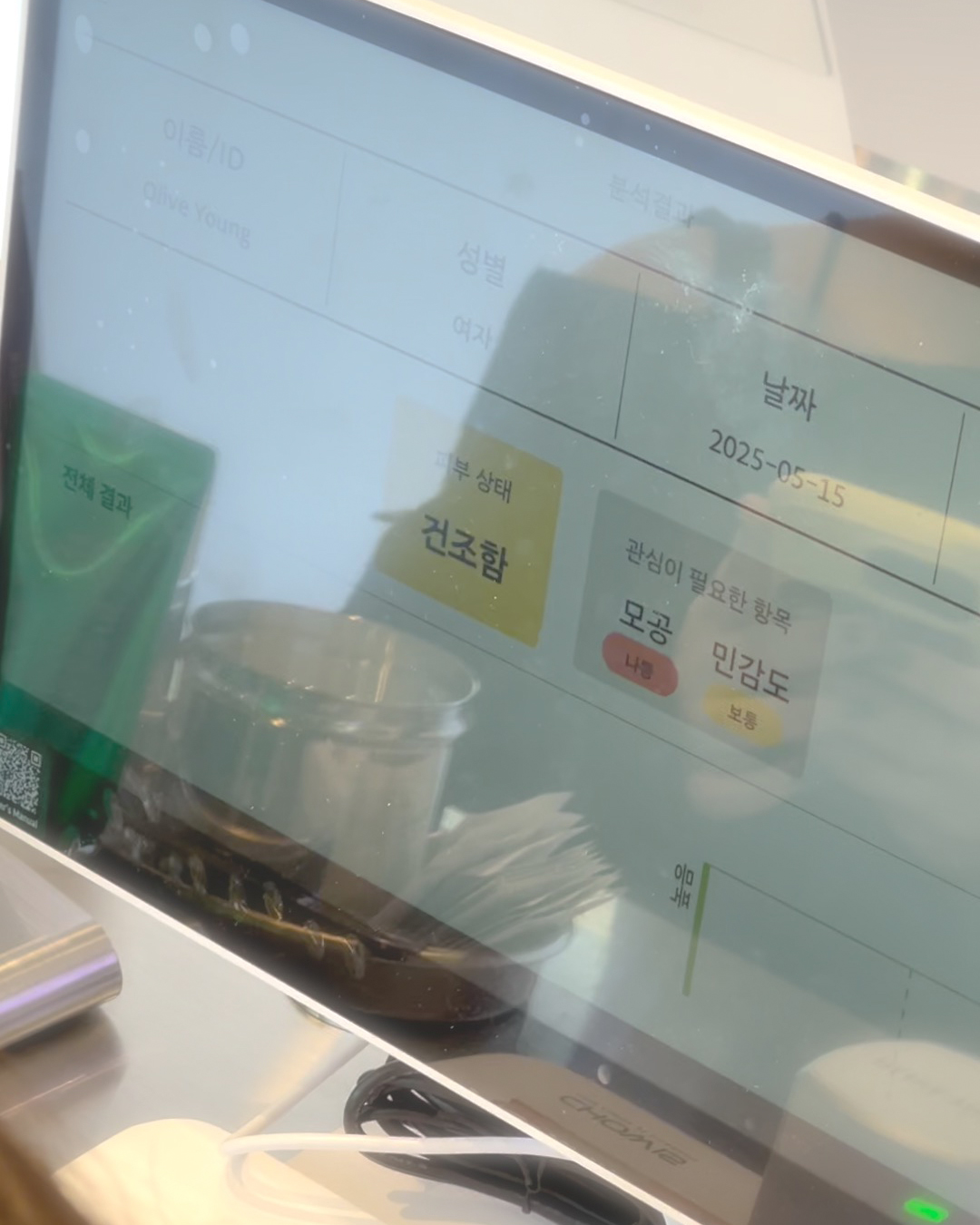 슬로우에이징 체험하러 가자💜
지금만 체험할 수 있는👩🏻‍⚕️올리브영N 성수점 '바이오힐 보' 팝업!

올리브영 탄력 스킨케어 1위 브랜드 ‘바이오힐 보’가 성수동에서 특별한 팝업스토어를 엽니다. 5월 16일부터 25일까지, 슬로우에이징 철학을 오감으로 체험할 수 있는 공간 <BIO SKIN LAB>이 올리브영N 성수점에서 펼쳐집니다.

에이징 시그널을 감지하는 ‘에이징 시그널존’, 정밀한 탄력 진단이 가능한 ‘피부 진단 존’, 노화를 재미있게 체험하는 ‘이벤트존’, 맞춤형 제품을 만나보는 ‘테스트존’까지! 피부 나이, 직접 확인해보고 맞춤 솔루션까지 받아보세요.

팝업 기간 동안 제품 구매 시에는 세럼, 마스크, 크림 샘플과 다양한 사은품, 할인 쿠폰도 증정되는데요. 바이오 힐 보의 고기능성 슬로우에이징 솔루션을 직접 경험하고, 더 건강한 아름다움을 만나보세요.

바이오힐 보 팝업스토어 <BIO SKIN LAB>
- 장소: 올리브영N 성수점 (서울시 성동구 성수이로7길 27)
- 일정: 5/16(금) ~ 5/25(일) 오전 10시 - 오후 10시 이미지8