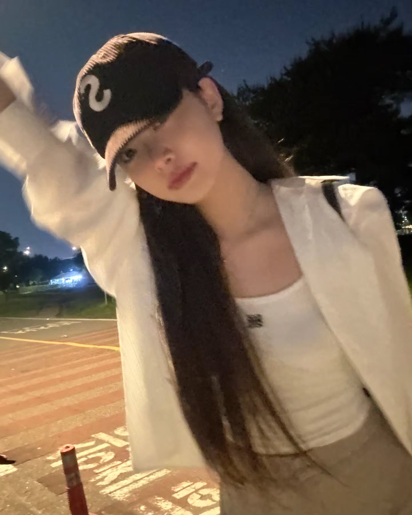 나시 스타일링의 정석✨홍은채
브랜드 나시 하나로 끝내는 여름 코디🖤 이미지4