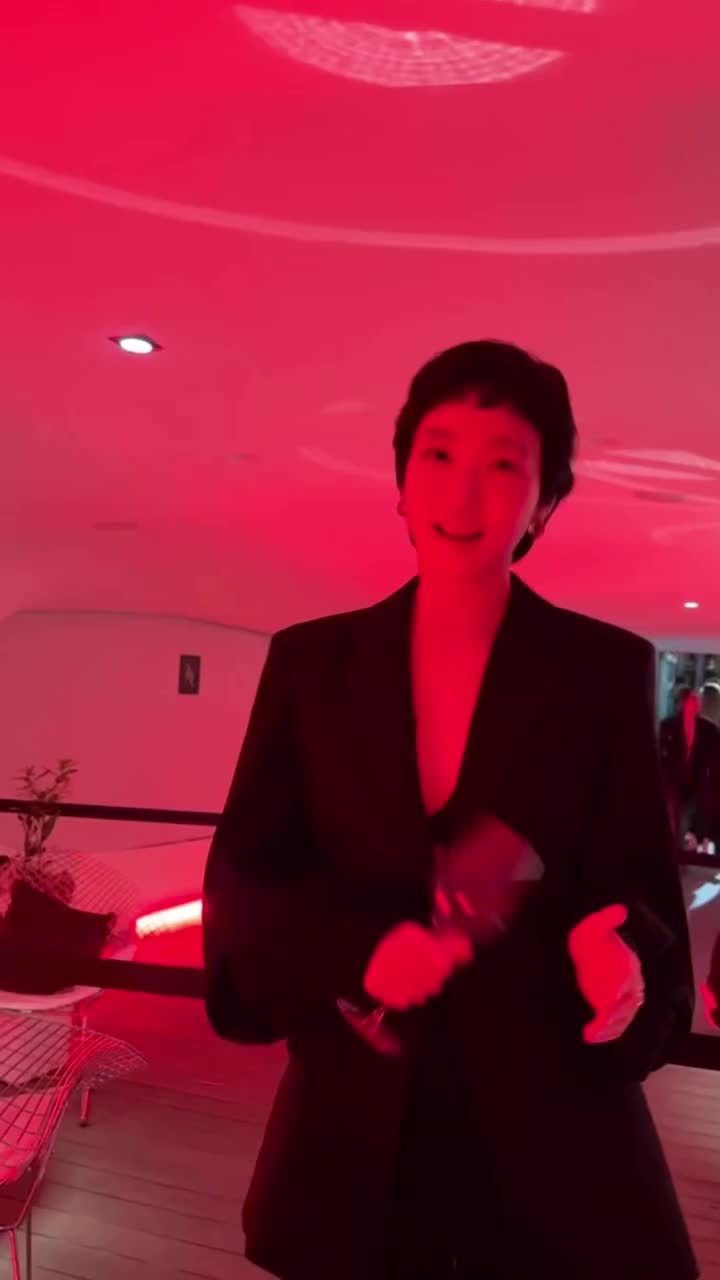 블랙룩 넘 우아하자나🖤☕️네스프레소 김고은 이미지