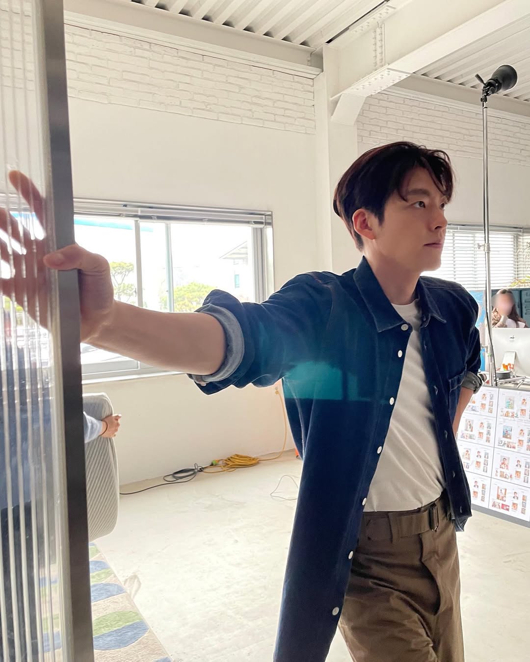 셔츠 롤업 센스 챙겨👔 이미지3