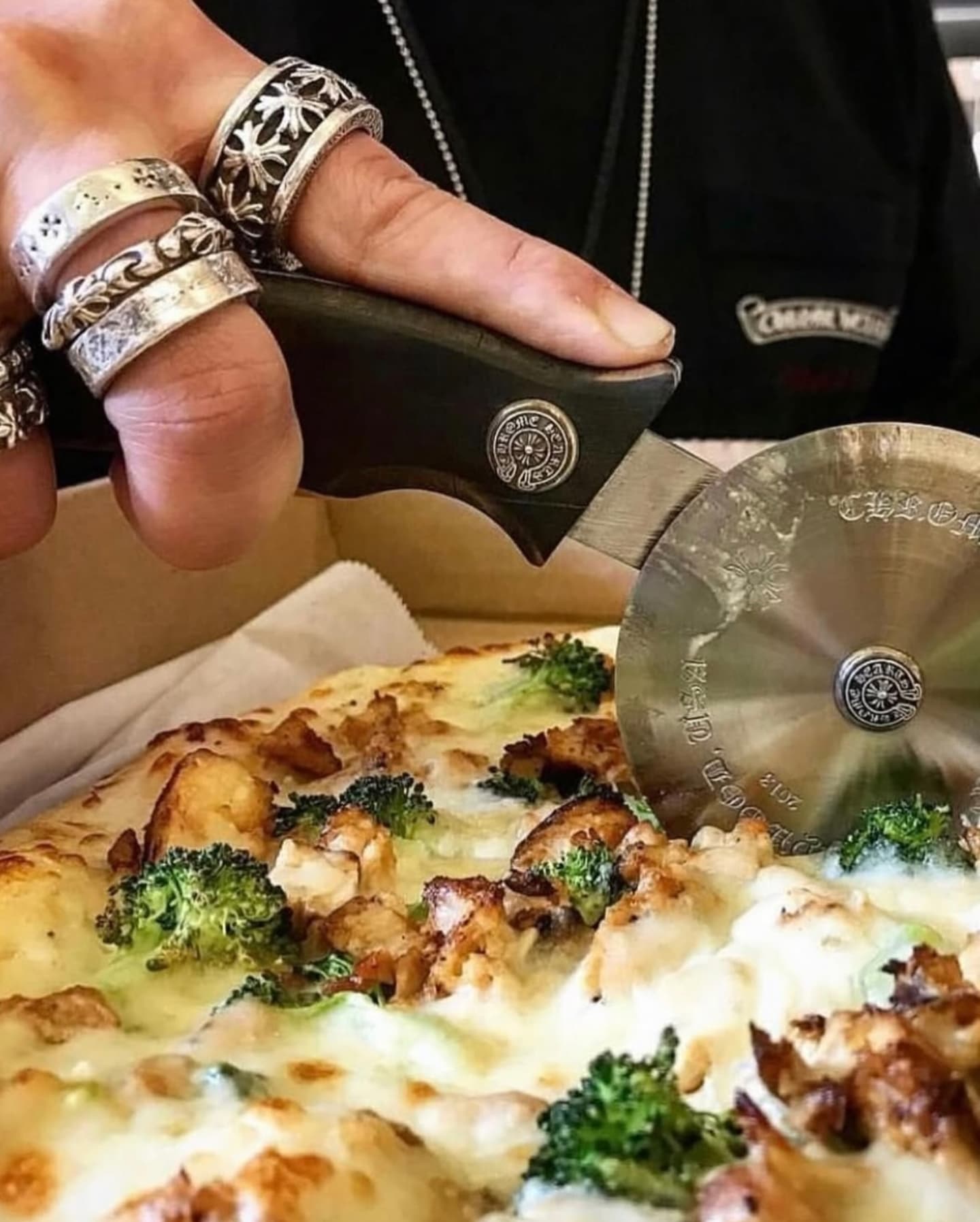 피자맛 좋을 것 같다🍕☠️크롬하츠 피자 커터, 갖고 싶음 이미지