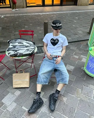 꾸준히 입게되는 꼼데 티👀 이미지