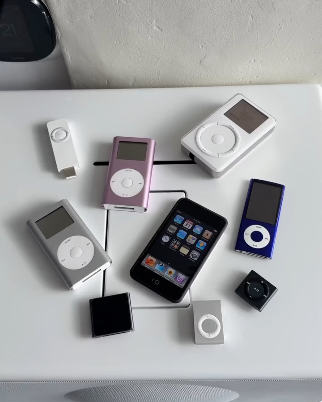 추억의 아이팟 다 맞출 수 있는 사람?!📱⁠ 이미지