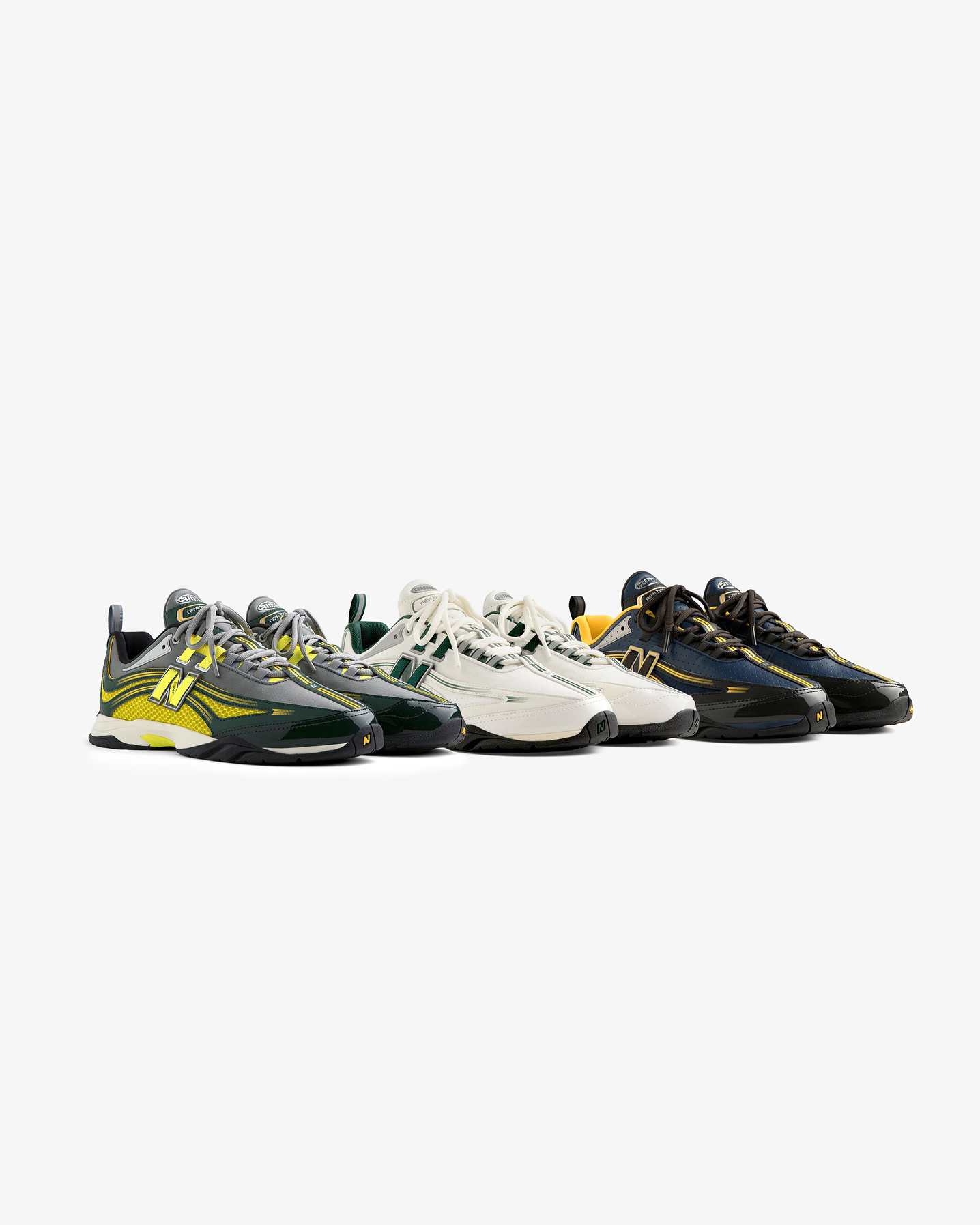 에메레온도르 x 뉴발란스 RC56 출시👟

에메레온도르와 뉴발란스가 다시 손을 잡고 2000년대 초반 크로스컨트리 러닝화를 현대적으로 재해석한 RC56 컬렉션을 출시합니다.

총 세 가지 컬러로 네이비, 페이스틴, 네온/그레이 색상으로 구성되어 있으며 모두 메시와 천공 가죽, 그리고 합성소재 디테일이 혼합된 디자인이 특징입니다.

5월 22일 오후 12시 59분까지 aimeleondore.com 에서 응모 가능합니다. 이미지2