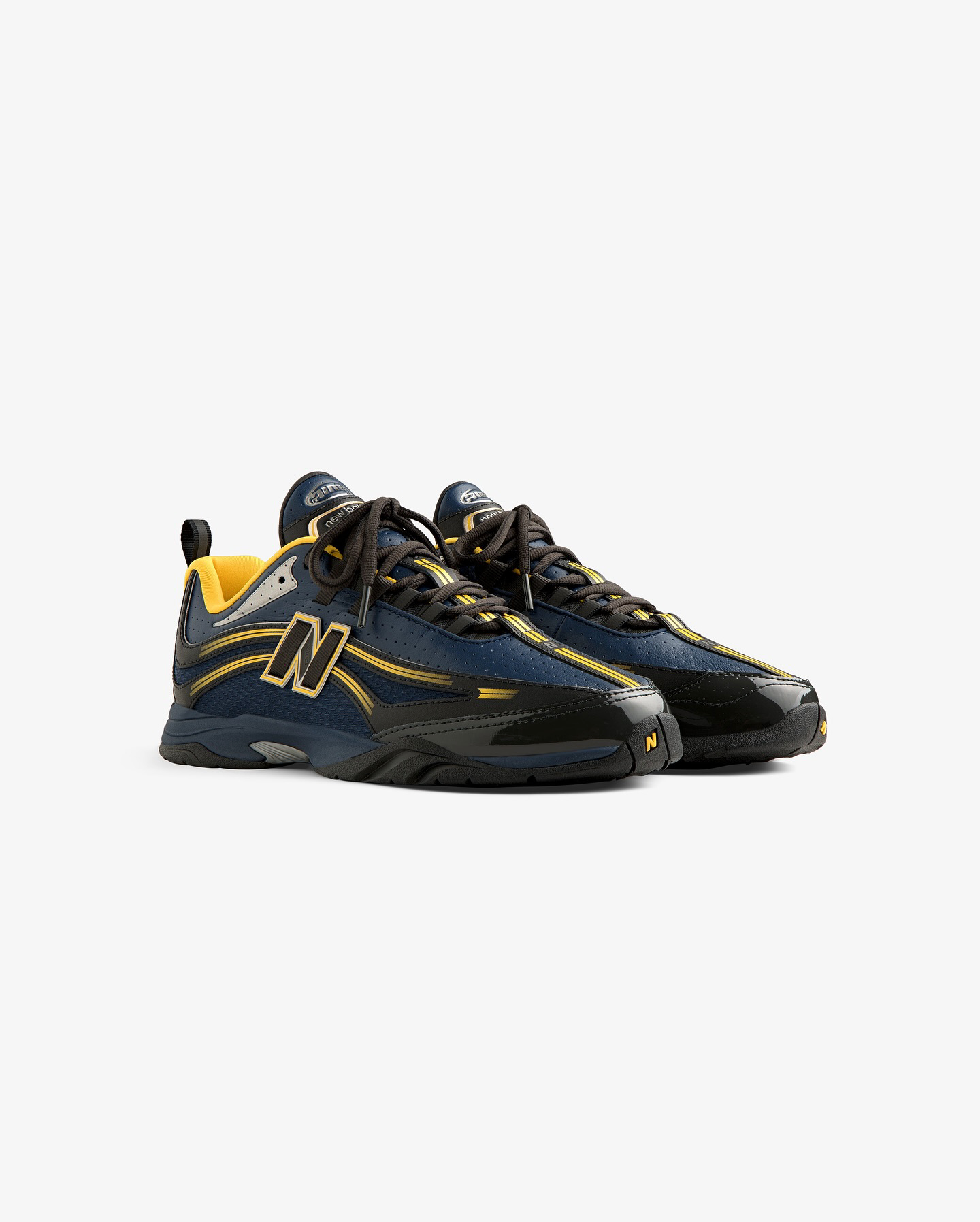 에메레온도르 x 뉴발란스 RC56 출시👟

에메레온도르와 뉴발란스가 다시 손을 잡고 2000년대 초반 크로스컨트리 러닝화를 현대적으로 재해석한 RC56 컬렉션을 출시합니다.

총 세 가지 컬러로 네이비, 페이스틴, 네온/그레이 색상으로 구성되어 있으며 모두 메시와 천공 가죽, 그리고 합성소재 디테일이 혼합된 디자인이 특징입니다.

5월 22일 오후 12시 59분까지 aimeleondore.com 에서 응모 가능합니다. 이미지3