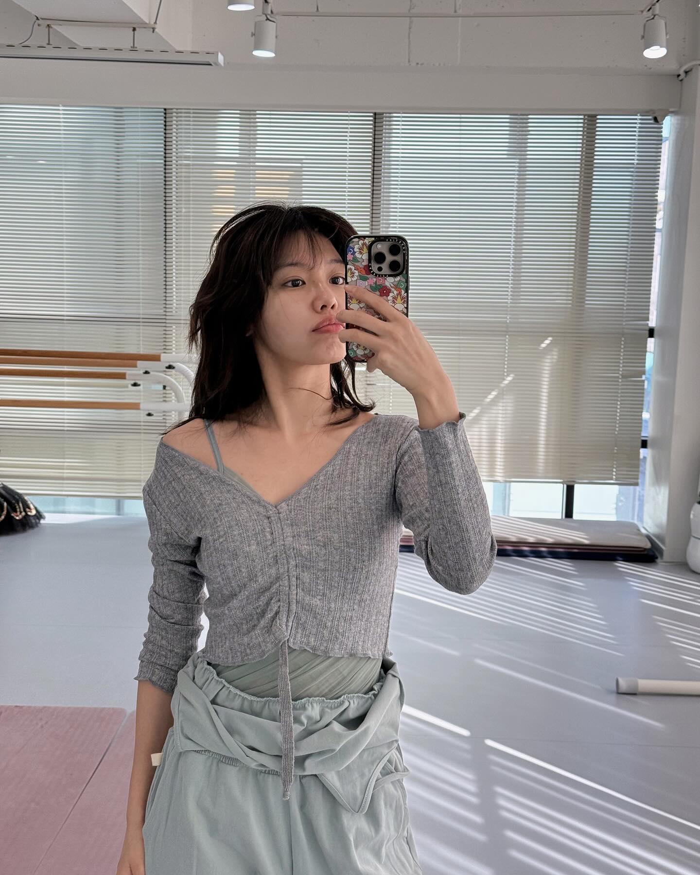 도대체 못 하는게 뭐야?😮
정비사 금주 모드 OFF🔧 → 발레하는 수영 ON🩰

드라마 '금주를 부탁해' 속 정비사 금주가 아닌, 현실 속 수영은 발레로 일상을 물들이는 중 입니다. 러블리한 튜튜와 함께한 우아한 하루, 지금 만나보세요. 이미지5