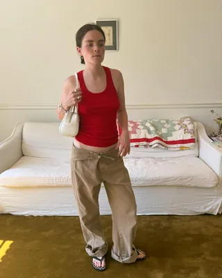 안 흔해서 더 매력 있는❤️컬러 조합
부드러운 브라운 톤에 레드를 더한 포인트 스타일링✨ 이미지