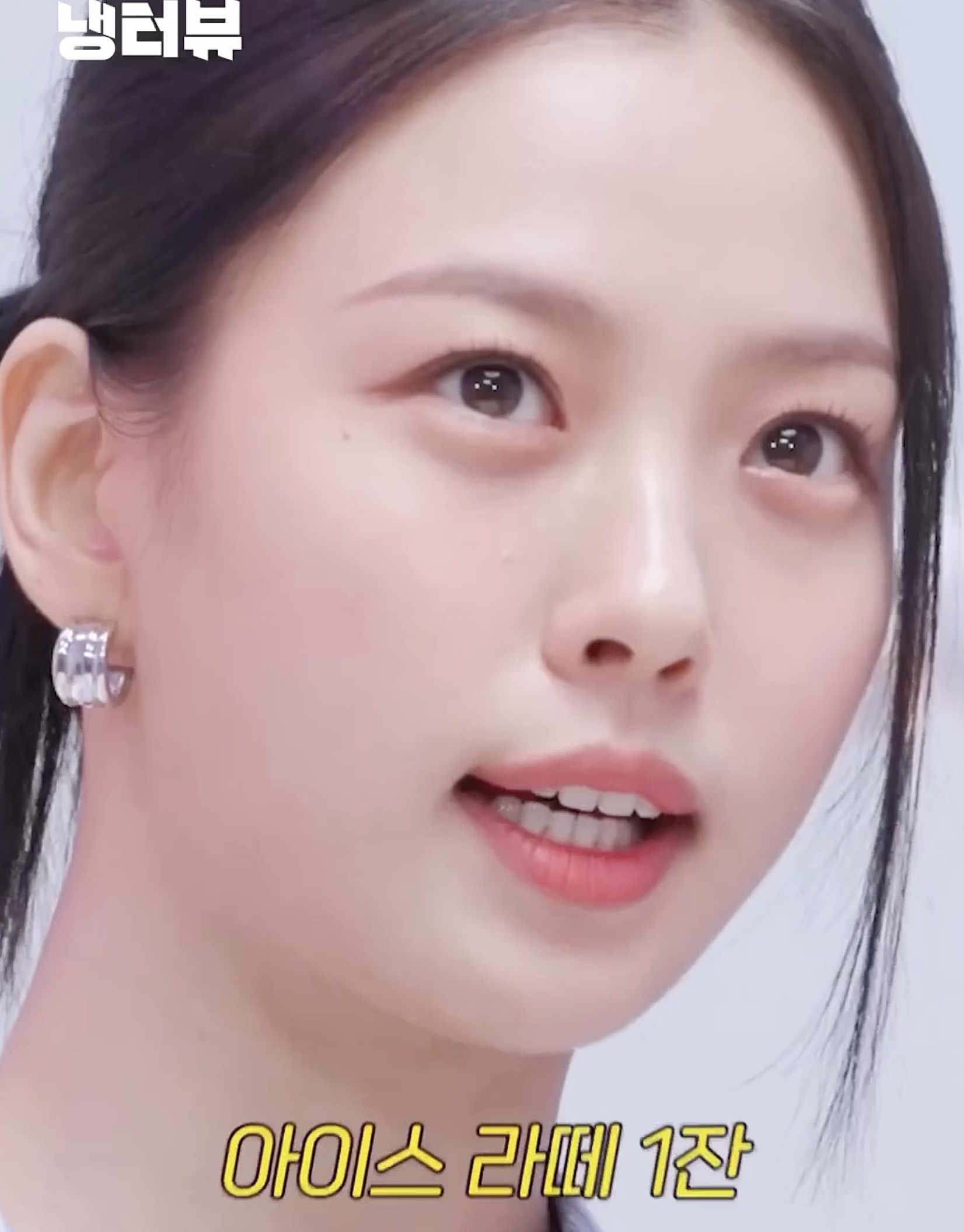 셀럽들의 철저한 다이어트 루틴💪

여름이 가까워지면서 다이어트를 시작한 분들이 많아졌죠. 셀럽들은 '보여지는 직업'인 만큼 혹독한 식단 관리가 필수인데요. 그래서 준비한 셀럽들의 극한 다이어트 루틴!

🚨 단, 장기간 따라 하거나 무리한 시도는 절대 금물⚠️

1. 고민시
2. 카리나
3. 승희
4. 강소라 이미지