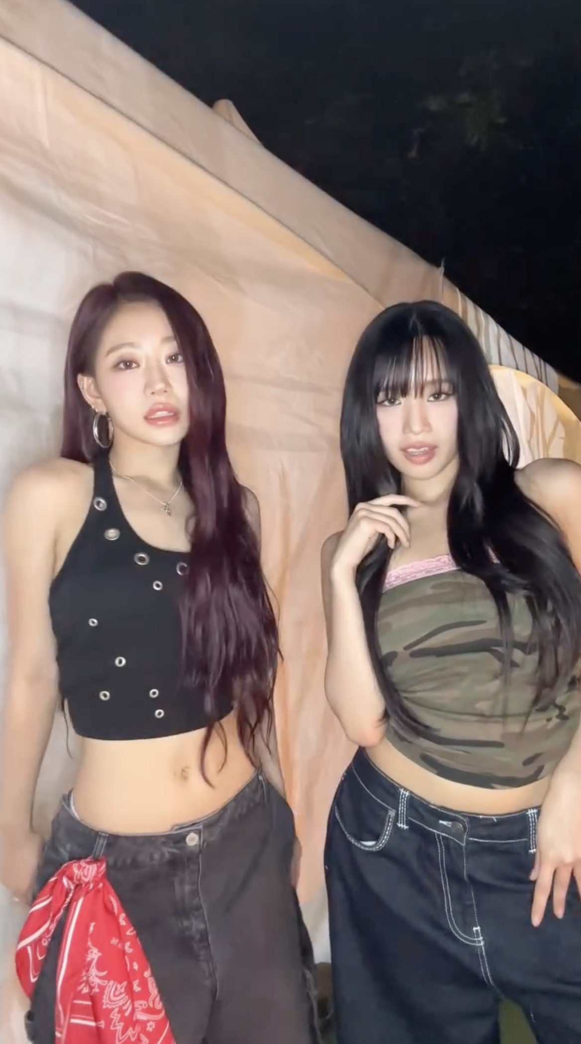 릴스 속 쥴띠의 여름 포인트 룩🔥
바지엔 반다나 포인트, 카모플라쥬 튜브톱으로 힙한 무드 완성하기❤️ 이미지