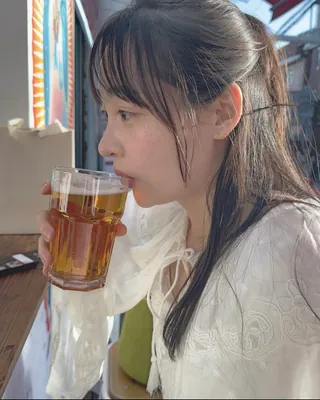 찐 취향은 부계정에서 드러난다🍃
요즘 셀럽들 사이에서 부계정은 또 하나의 취향 공간처럼 여겨지고 있습니다. 제니, 수지, 김민하를 비롯한 다양한 셀럽들은 부계정을 통해 좀 더 편안하고 사적인 무드를 공유하곤 하죠.
본계정보다 더 자연스럽고, 필카 감성으로 담아낸 일상들이 오히려 팬들에게는 더 가까운 매력으로 다가옵니다.
여러분의 부계정엔 어떤 취향이 담겨 있나요?💚 이미지