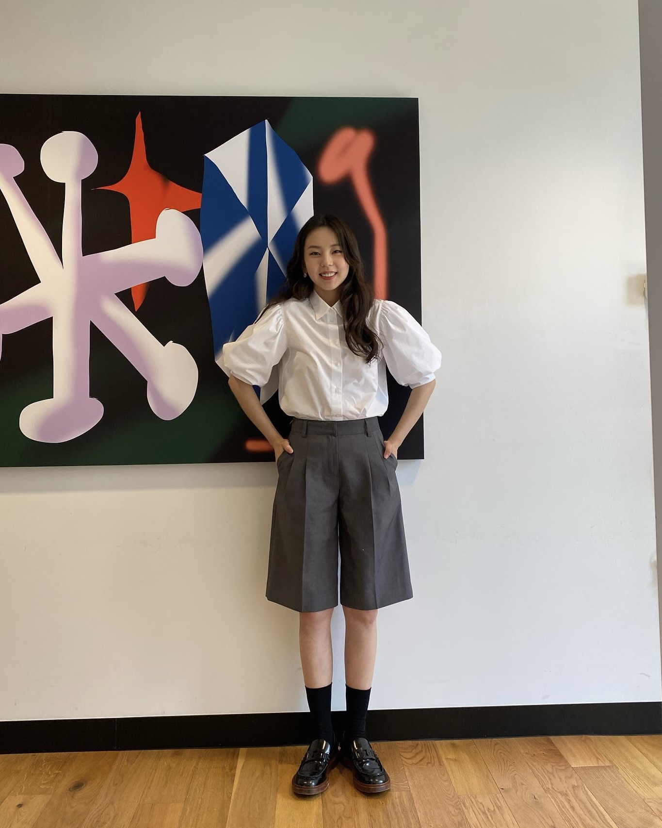 셀럽들의 버뮤다팬츠 스타일링 비법✨캐주얼룩부터 시크룩까지, 스타일링 완벽 가이드 ✅ 이미지