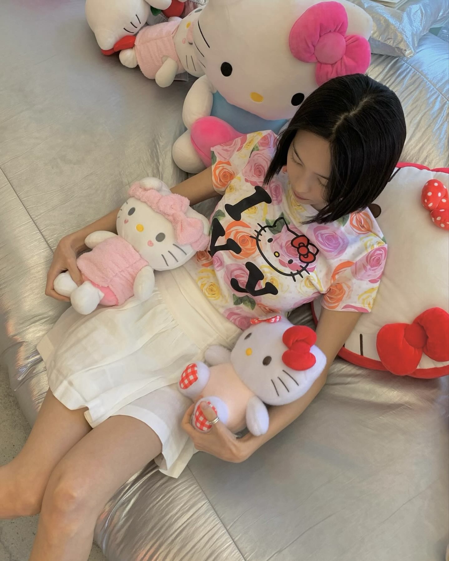 셀럽들이 사랑하는 키티룩💘👚
스타일링 팁, 지금 참고해보자 이미지3