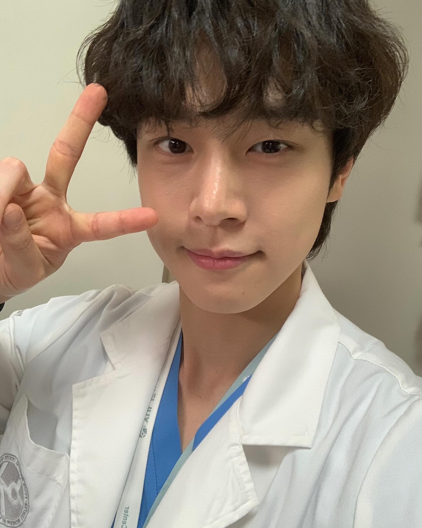 연하 남친 바이브🐶강유석

‘폭싹 속았수다’ 은명이부터 ‘언슬전’ 엄재일까지! 연기부터 춤까지, 반전 매력의 강유석은 강아지상 비주얼과 러블리한 미소로 ‘연하 남친 같다’는 반응이 쏟아지고 있죠.

지금 바로 슬라이드를 넘겨, 강유석의 매력을 확인해보세요💘 이미지