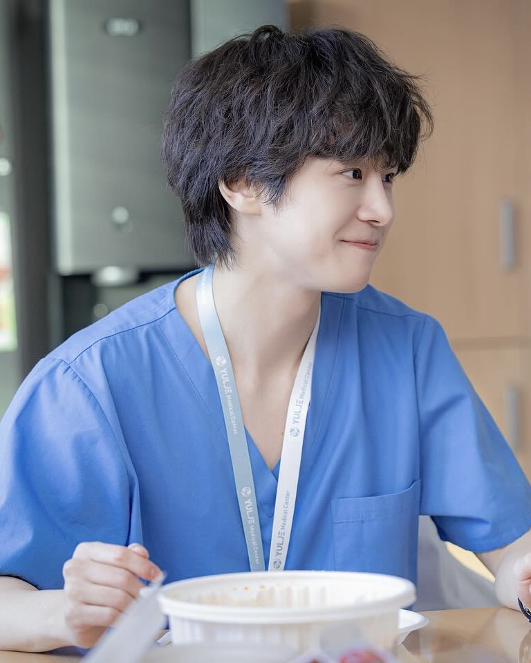 연하 남친 바이브🐶강유석

‘폭싹 속았수다’ 은명이부터 ‘언슬전’ 엄재일까지! 연기부터 춤까지, 반전 매력의 강유석은 강아지상 비주얼과 러블리한 미소로 ‘연하 남친 같다’는 반응이 쏟아지고 있죠.

지금 바로 슬라이드를 넘겨, 강유석의 매력을 확인해보세요💘 이미지8