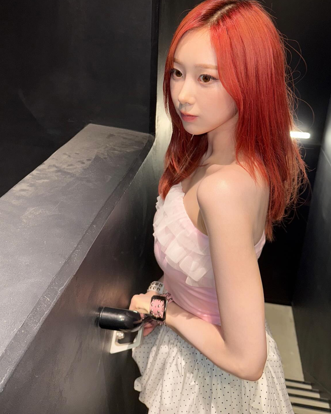 레드에서 핑크까지💝
강렬한 레드부터 핑크까지, 컬러 하나로 분위기를 바꾸는 지젤
저장해놓고 미용실 가서 손민수해야지😍 이미지