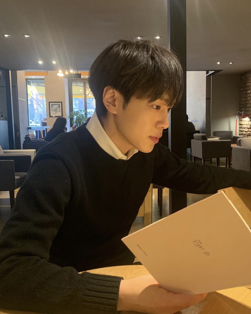 연하 남친 바이브🐶강유석

‘폭싹 속았수다’ 은명이부터 ‘언슬전’ 엄재일까지! 연기부터 춤까지, 반전 매력의 강유석은 강아지상 비주얼과 러블리한 미소로 ‘연하 남친 같다’는 반응이 쏟아지고 있죠.

지금 바로 슬라이드를 넘겨, 강유석의 매력을 확인해보세요💘 이미지5