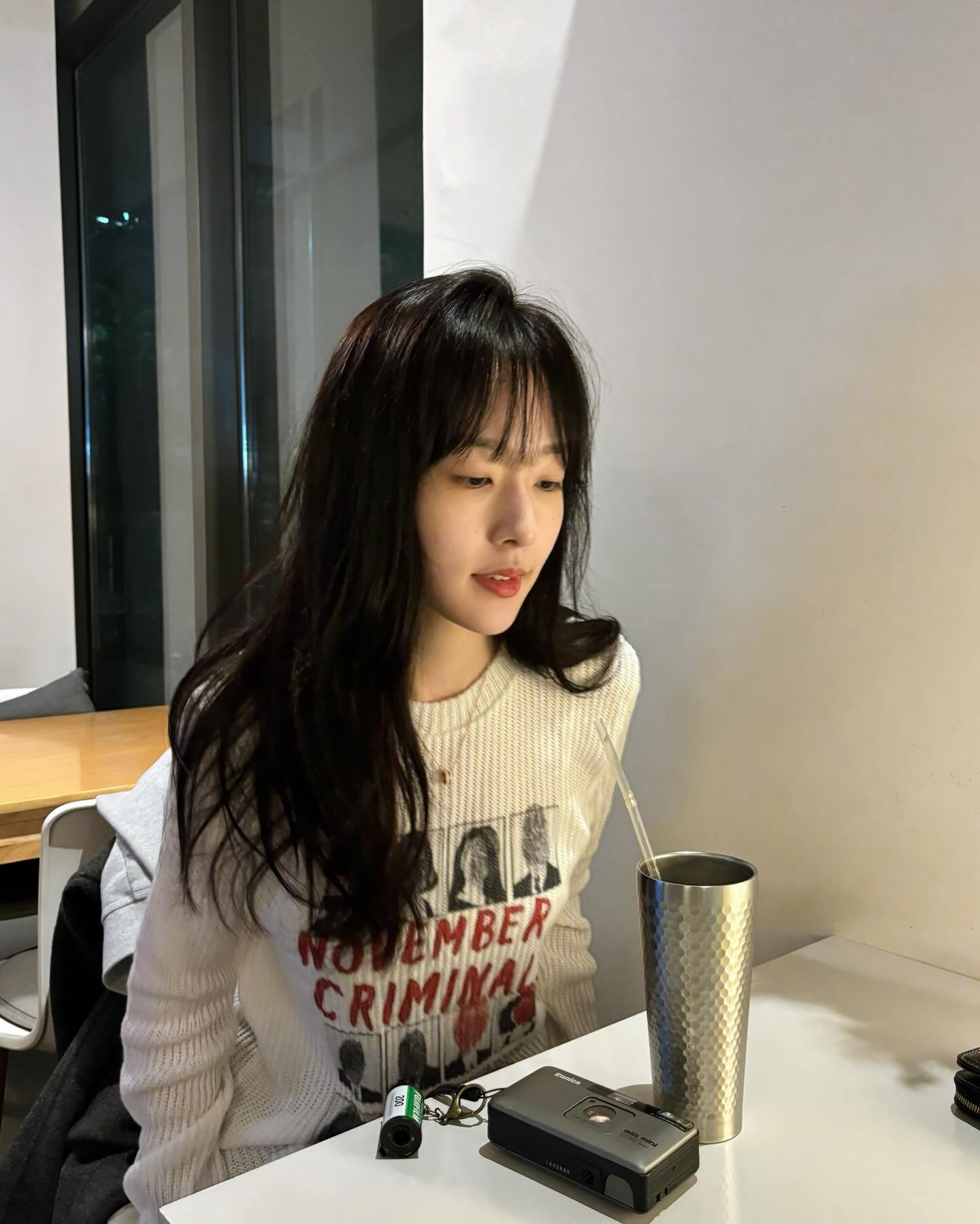 요즘 뜨는 첫사랑st🤍채원빈

최근 영화 '야당'과 넷플릭스 드라마 ‘이토록 친밀한 배신자’에서 눈에 띄는 비주얼과 안정적인 중저음 보이스, 탄탄한 연기력으로 주목받고 있는 채원빈은 맑고 청순한 분위기로 벌써 많은 이들의 사랑을 받고 있죠.

사복 스타일 역시 퓨어한 이미지답게, 화이트 톤 중심의 꾸안꾸 데일리룩을 자주 선보입니다. 앞으로가 더 기대되는 채원빈, 지금 슬라이드로 만나보세요✨ 이미지7