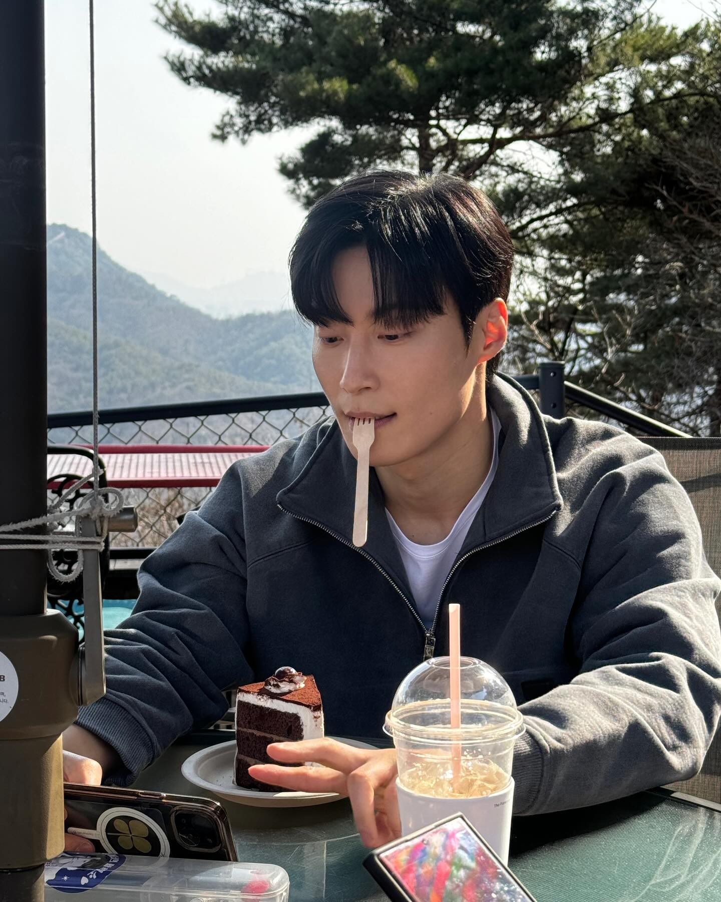 MBTI 다음은 에겐-테토❓

요즘 가장 핫한 키워드, 바로 ‘에겐남’과 ‘테토남’인데요. 상대의 감정을 섬세하게 읽고 다정하게 맞춰주는 에겐남, 직설적이고 추진력 넘치는 듬직한 테토남은 전혀 다른 매력을 가지고 있습니다.

에겐남 vs 테토남, 대표 연예인으로 알아보는 취향 테스트! 여러분의 픽은 누구인가요?❤️

- 에겐남
1. 장동윤
2. 변우석
3. 홍경
4. 송강
5. 최우식

- 테토남
1. 안보현
2. 허남준
3. 손석구
4. 덱스
5. 셔누 이미지4