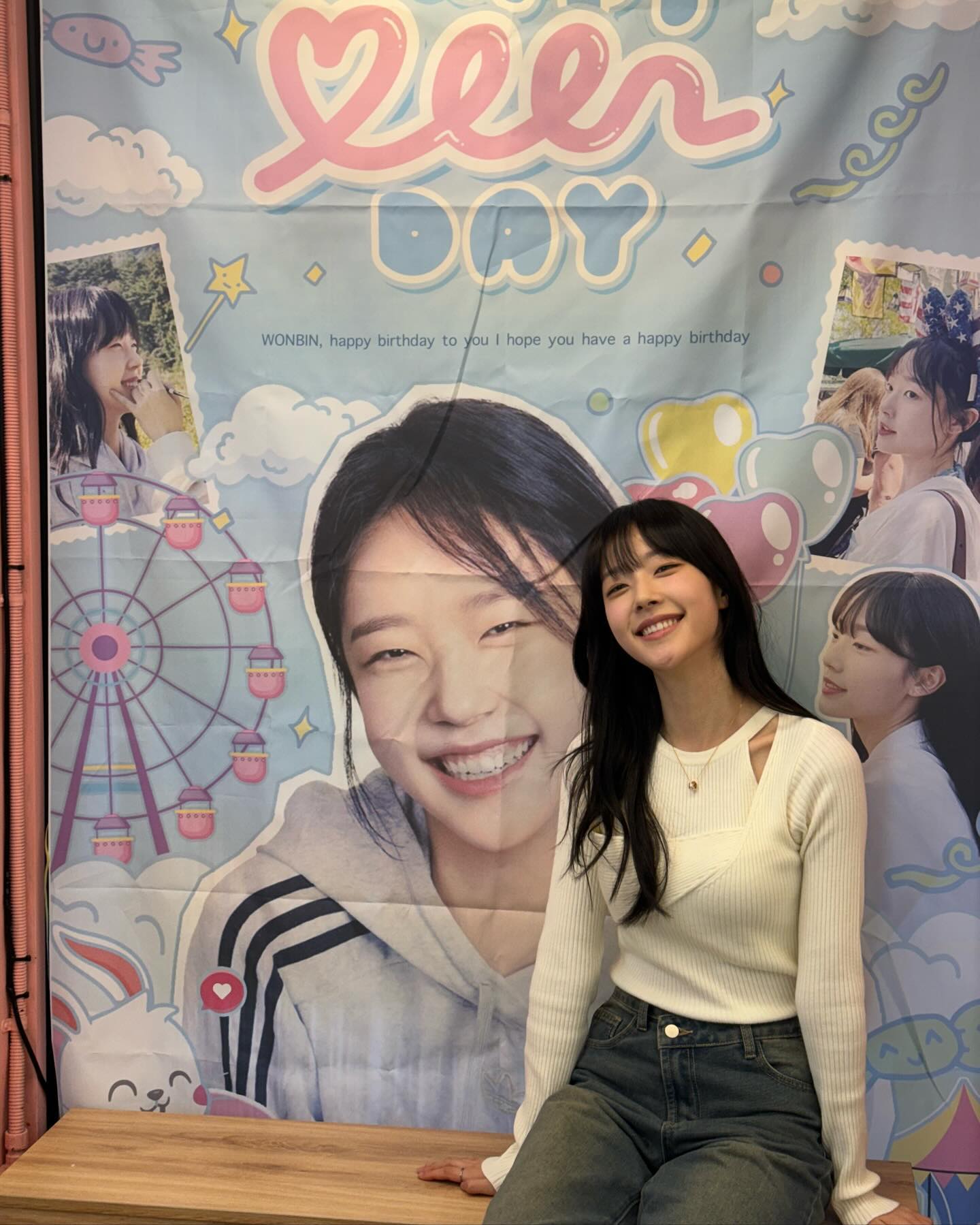 요즘 뜨는 첫사랑st🤍채원빈

최근 영화 '야당'과 넷플릭스 드라마 ‘이토록 친밀한 배신자’에서 눈에 띄는 비주얼과 안정적인 중저음 보이스, 탄탄한 연기력으로 주목받고 있는 채원빈은 맑고 청순한 분위기로 벌써 많은 이들의 사랑을 받고 있죠.

사복 스타일 역시 퓨어한 이미지답게, 화이트 톤 중심의 꾸안꾸 데일리룩을 자주 선보입니다. 앞으로가 더 기대되는 채원빈, 지금 슬라이드로 만나보세요✨ 이미지9