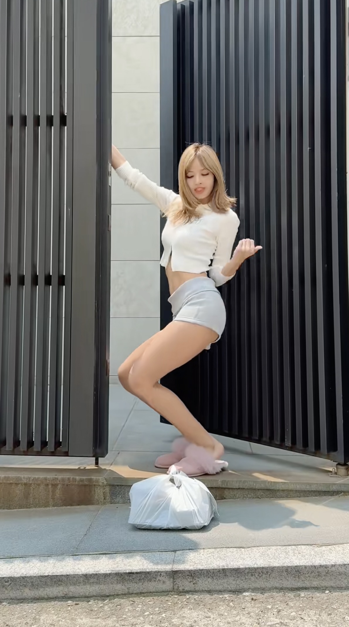난 배달음식 이렇게 받아❤️‍🔥
챌린지맞아? 감상하게 되는 'When I’m With You' 뽀인트 안무 이미지