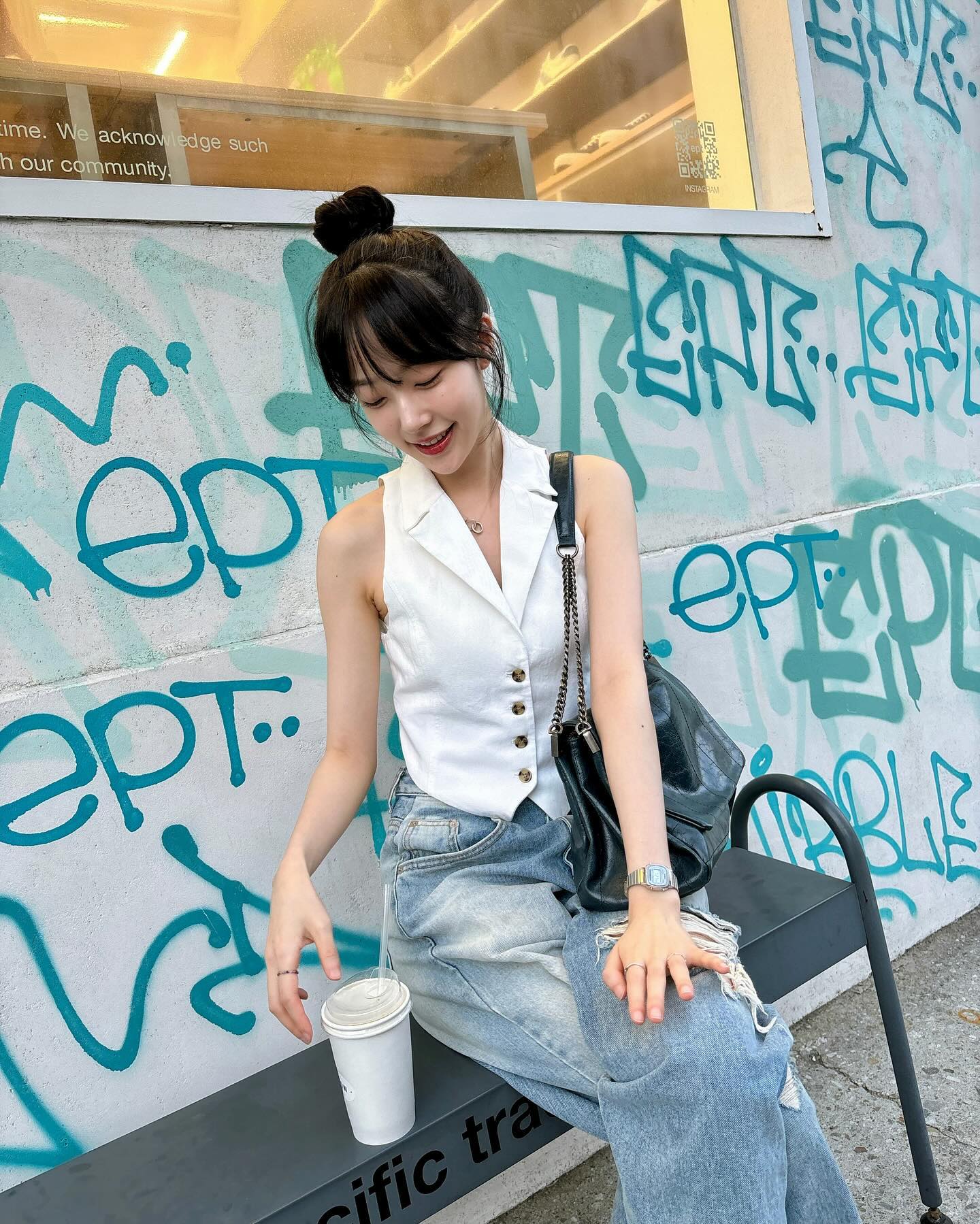 요즘 뜨는 첫사랑st🤍채원빈

최근 영화 '야당'과 넷플릭스 드라마 ‘이토록 친밀한 배신자’에서 눈에 띄는 비주얼과 안정적인 중저음 보이스, 탄탄한 연기력으로 주목받고 있는 채원빈은 맑고 청순한 분위기로 벌써 많은 이들의 사랑을 받고 있죠.

사복 스타일 역시 퓨어한 이미지답게, 화이트 톤 중심의 꾸안꾸 데일리룩을 자주 선보입니다. 앞으로가 더 기대되는 채원빈, 지금 슬라이드로 만나보세요✨ 이미지3