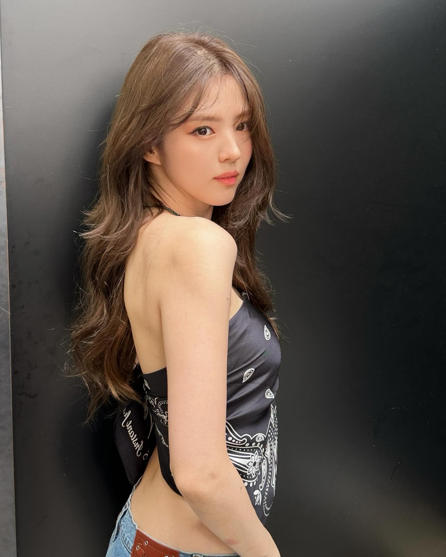 직각 어깨로 말할게요🖤
누가 어깨로 시선 다 끌었게?! 직각 어깨 소유자 총정리👑✨
 이미지6