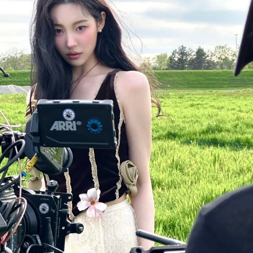 직각 어깨로 말할게요🖤
누가 어깨로 시선 다 끌었게?! 직각 어깨 소유자 총정리👑✨
 이미지4
