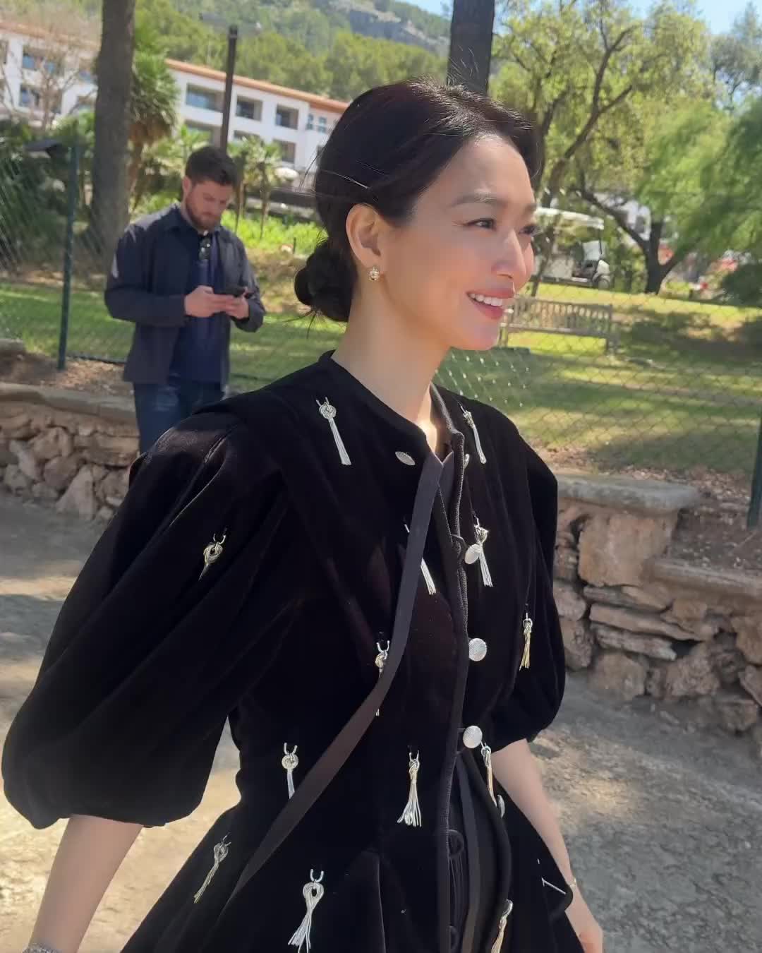 마요르카에서 빛난 신민아✨ 루이비통 ‘버츄어시티’ 하이주얼리 컬렉션 속 눈부신 비주얼 @신민아🤍 이미지
