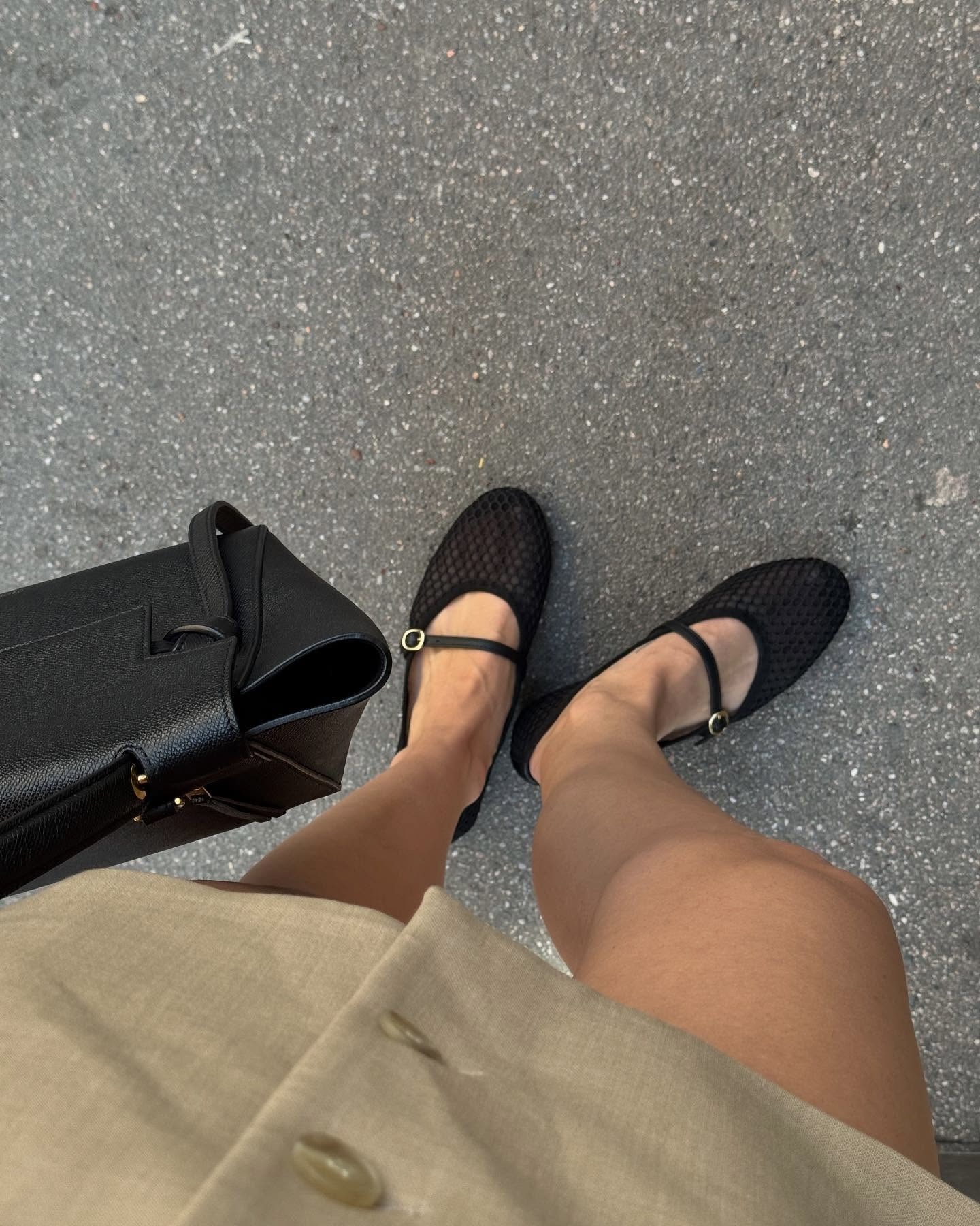 여름 무드 충전 완료☀️
메쉬슈즈로 스타일도 쿨하게 업그레이드 이미지