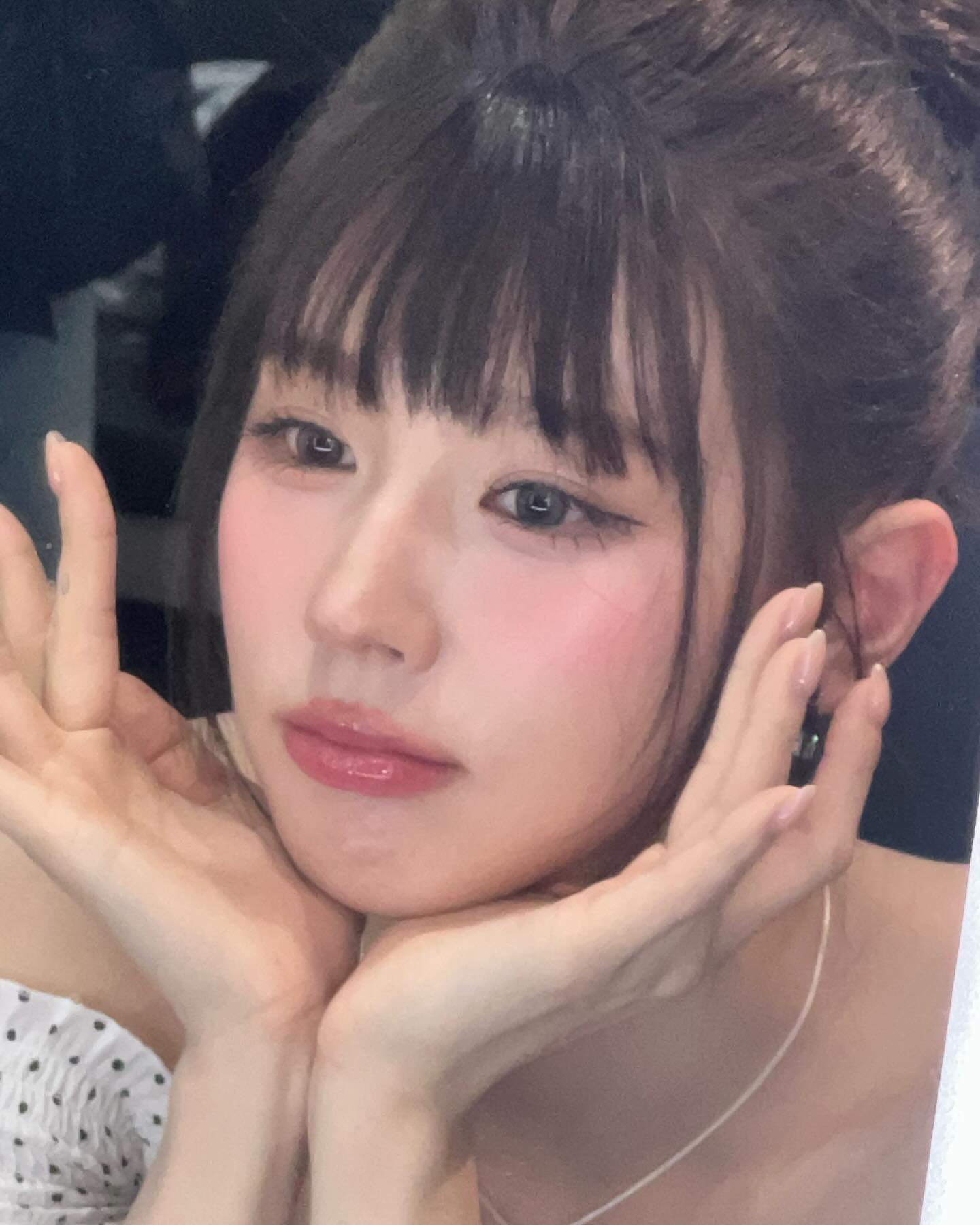 요즘 뜨는 맑은 물광 메이크업💄
더운 여름엔 가볍고 촉촉한 속광으로 완성✔️ 이미지