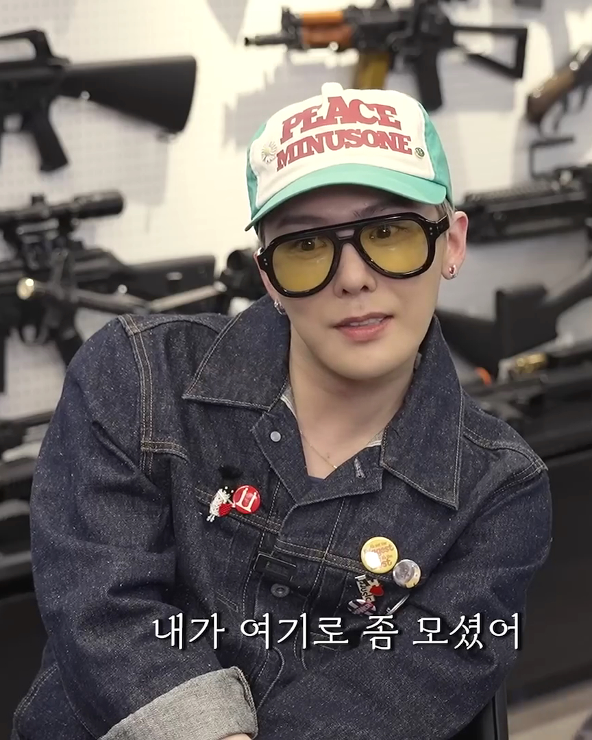지디가 입은 데님자켓은?!👖
데님자켓 하나로 스타일을 완성하는 지드래곤✨

데님자켓 한 장도 지드래곤이 입으면 룩의 완성도가 달라집니다.

지드래곤이 입은 자켓은 바로 리바이스의 '셀비지 트러커 자켓'입니다. 워크웨어를 현대적으로 재해석한 자켓으로 클래식한 실루엣과 포켓 디테일이 특징입니다.

지드래곤처럼 다양한 뱃지로 스타일링을 개성 있게 연출 가능하며, 셀비지 원단 특유의 질감과 내구성으로 오래 입을수록 매력이 깊어지는 아이템입니다.

클래식한 데님 자켓으로 자신만의 룩을 완성해서 스타일을 다양하게 즐길 수 있습니다. 이미지2