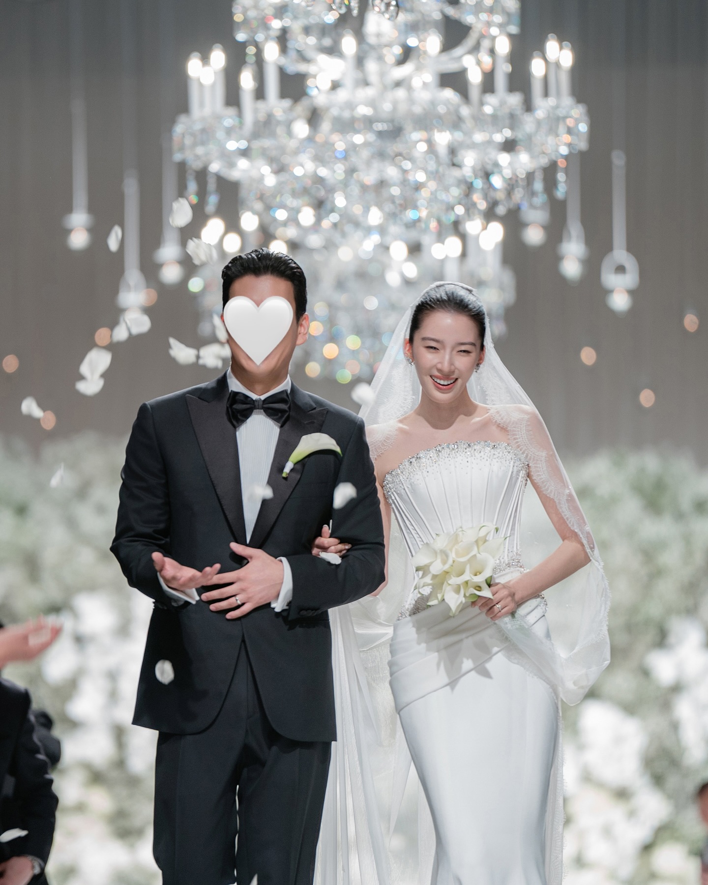 드디어 새 신부가 된 아이린👰🏻‍♀️
결혼식 속 골져스한 순간들✨ 이미지