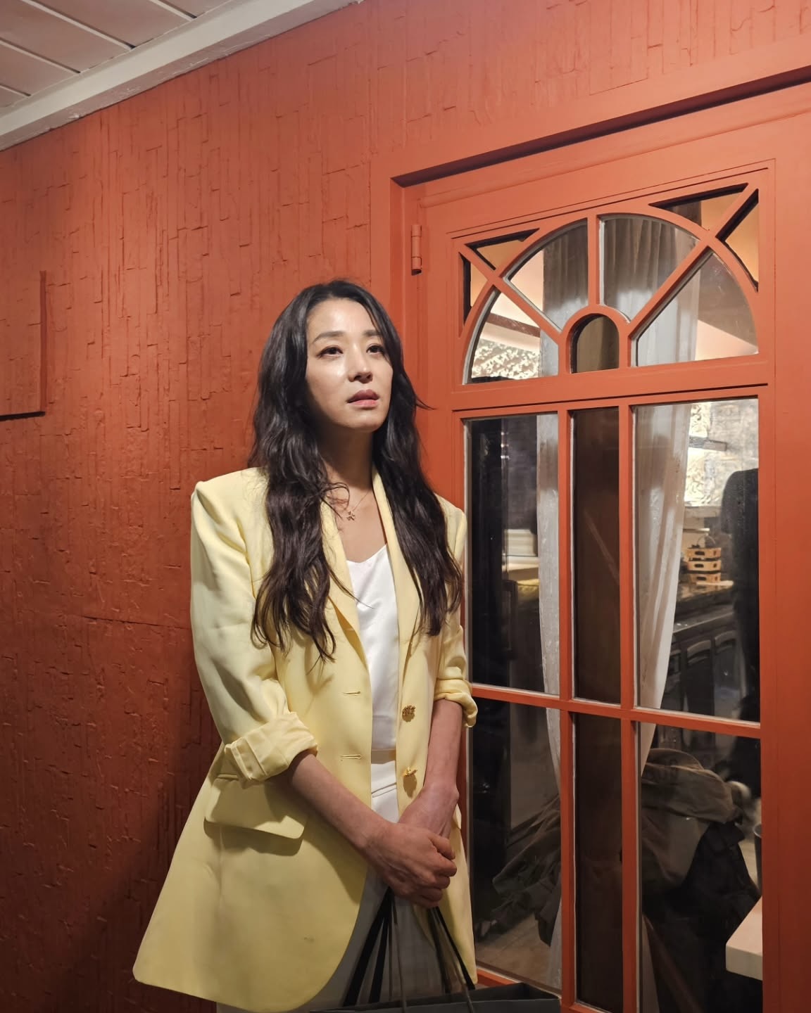신부 다음으로 예쁜✨만능 하객룩
지금은 결혼식 시즌! 하객룩 고민된다면 3가지 코디법으로 해결✅

1. 블랙 컬러로 시크하고 세련된 무드 완성
2. 셋업으로 깔끔하고 단정한 하객룩 연출
3. 화이트 아이템은 포인트로, 아우터는 컬러감 있게 이미지9