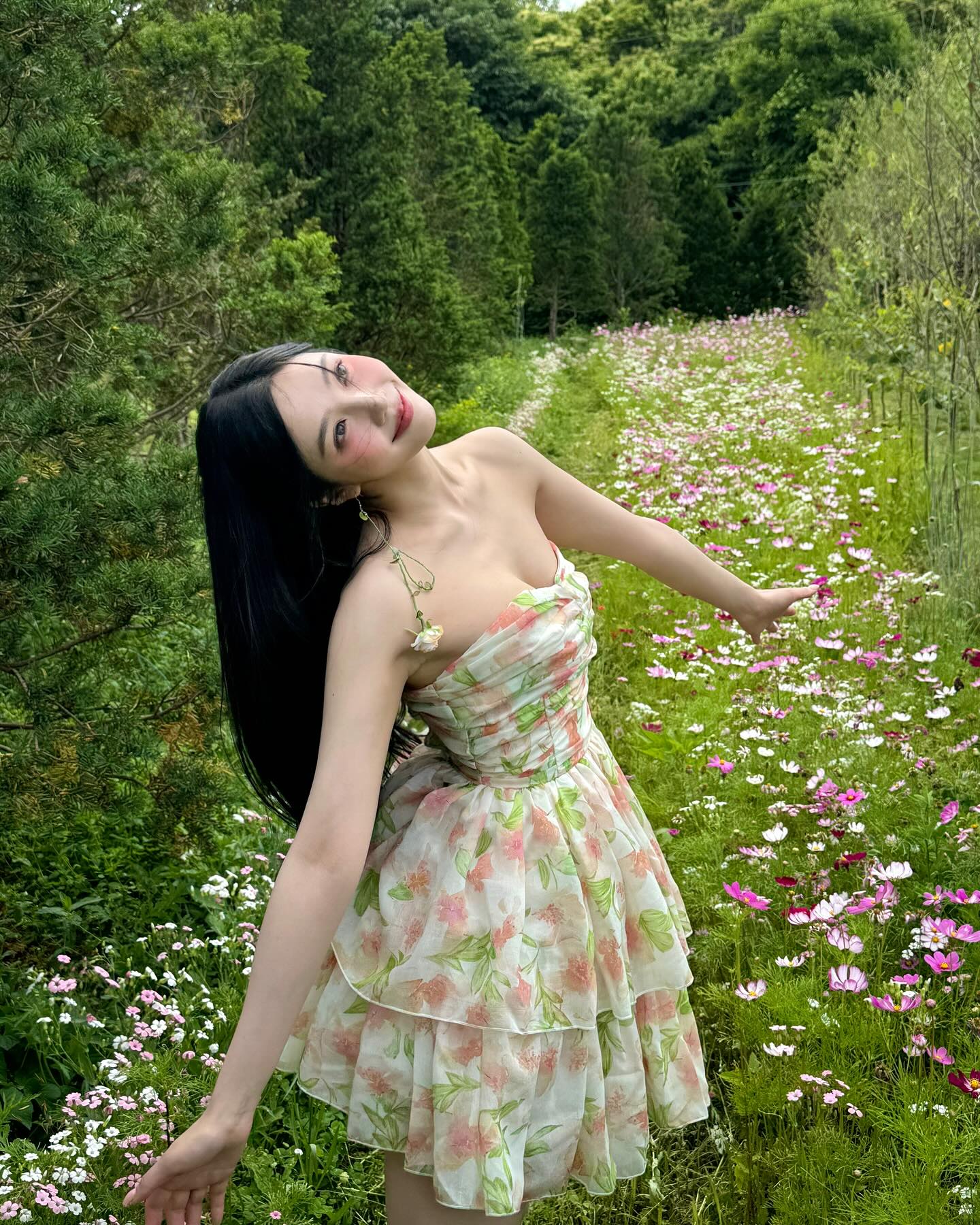 자기야 누가 꽃이게?🌷
꽃과 함께 남기기 좋은 사진 모음.zip🩷 이미지2