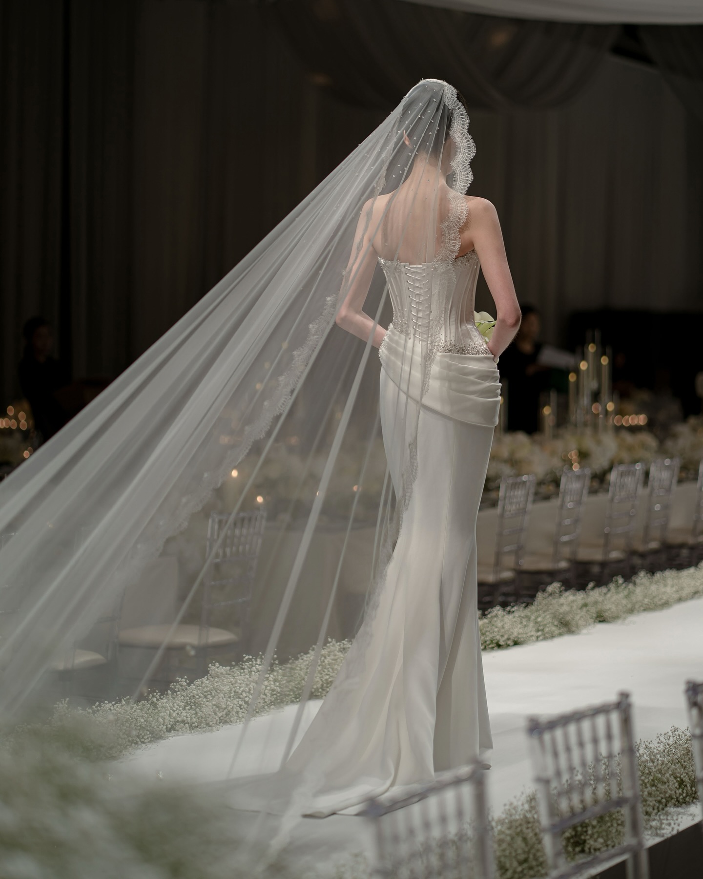드디어 새 신부가 된 아이린👰🏻‍♀️
결혼식 속 골져스한 순간들✨ 이미지6